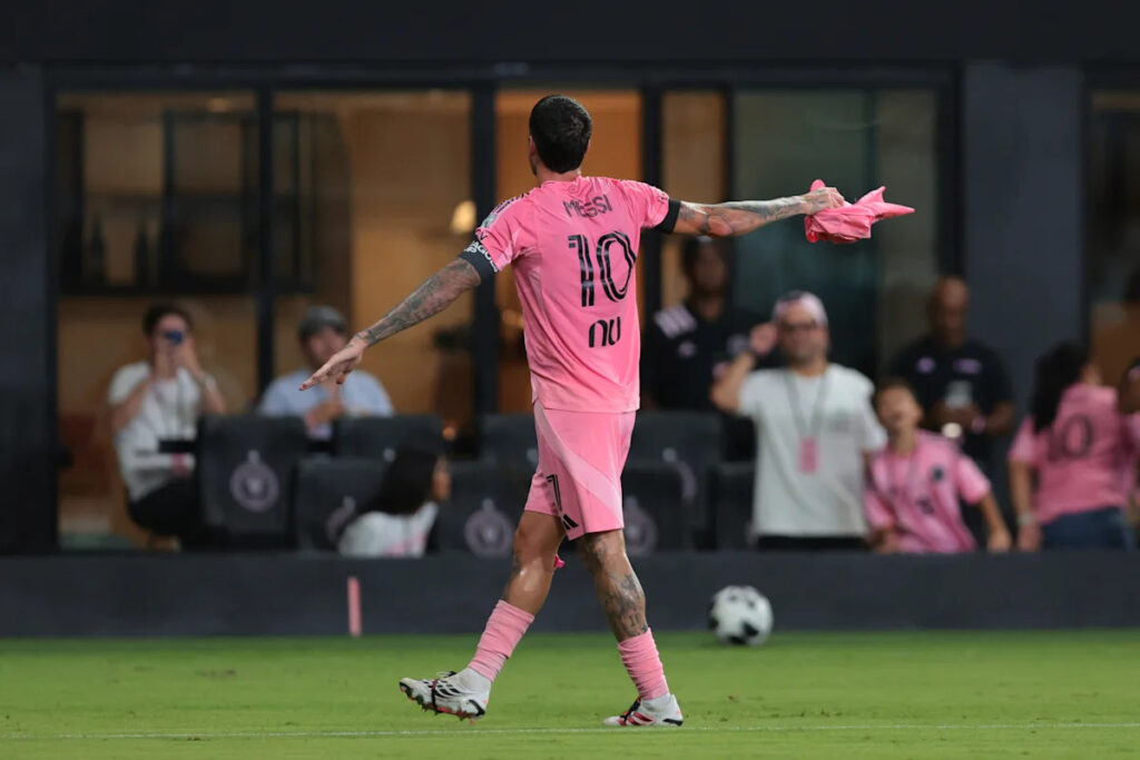 🎥 Rodrigo De Paul honours Lionel Messi with goal celebration ❤️