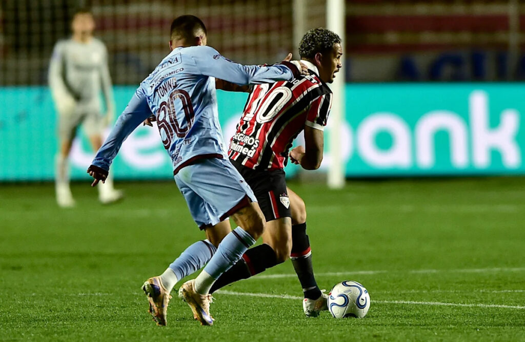 📹 São Paulo draw at altitude, need MorumBIS to advance in Sula