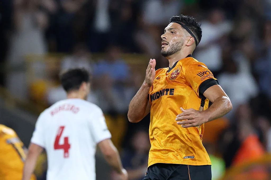 🤩 Raúl Jiménez and wife repay Wolves fans’ love with a gift 🤩 Raúl Jiménez and wife repay Wolves fans’ love with a gift