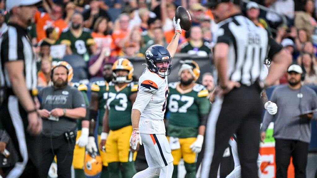Riley Moss left Week 2 preseason game with rib injury