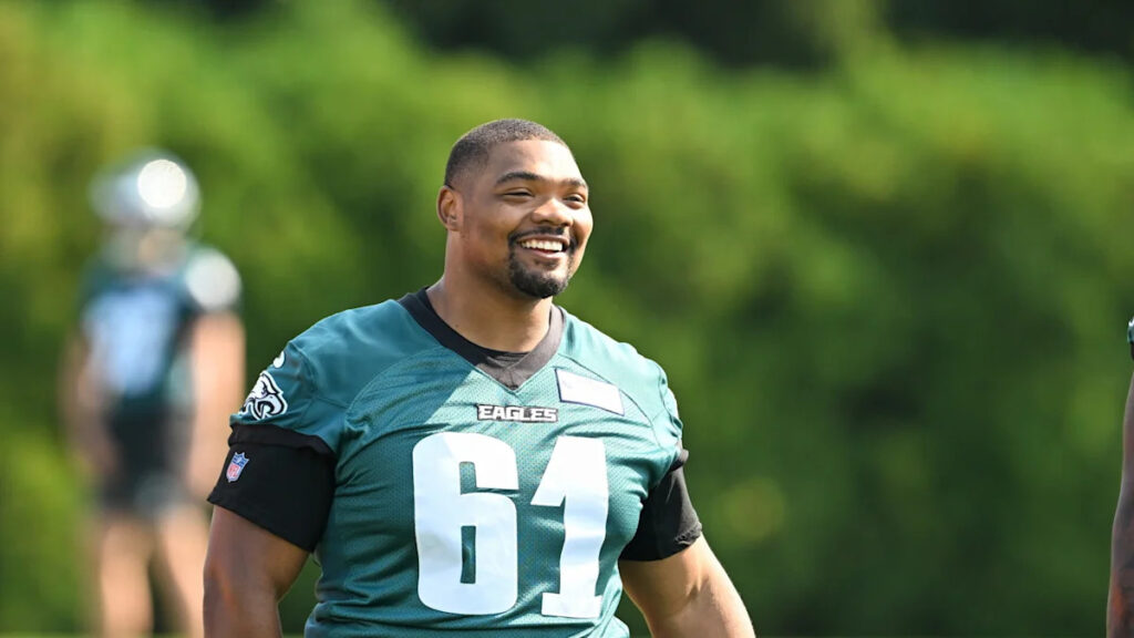 Eagles’ undersized center Willie Lampkin continues to impress in the preseason