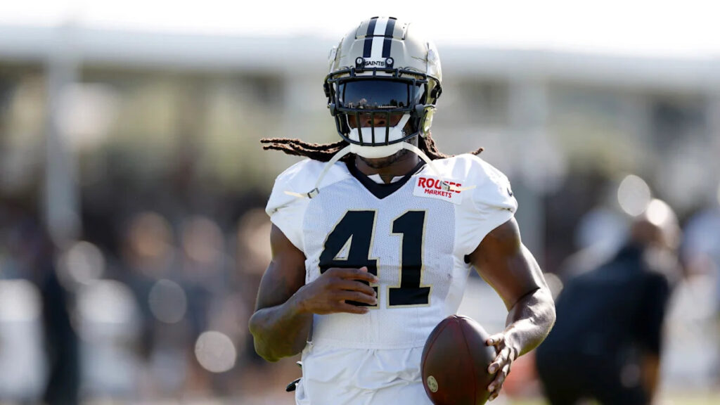 Report: Alvin Kamara avoided major knee injury