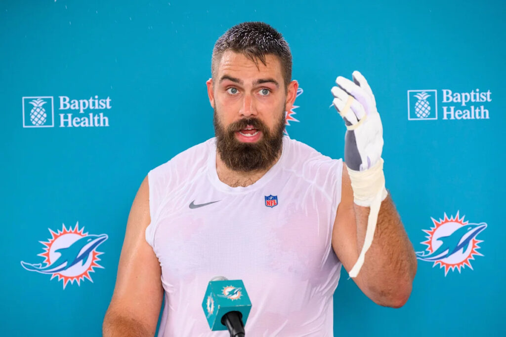 Zach Sieler out of Dolphins practice with injury