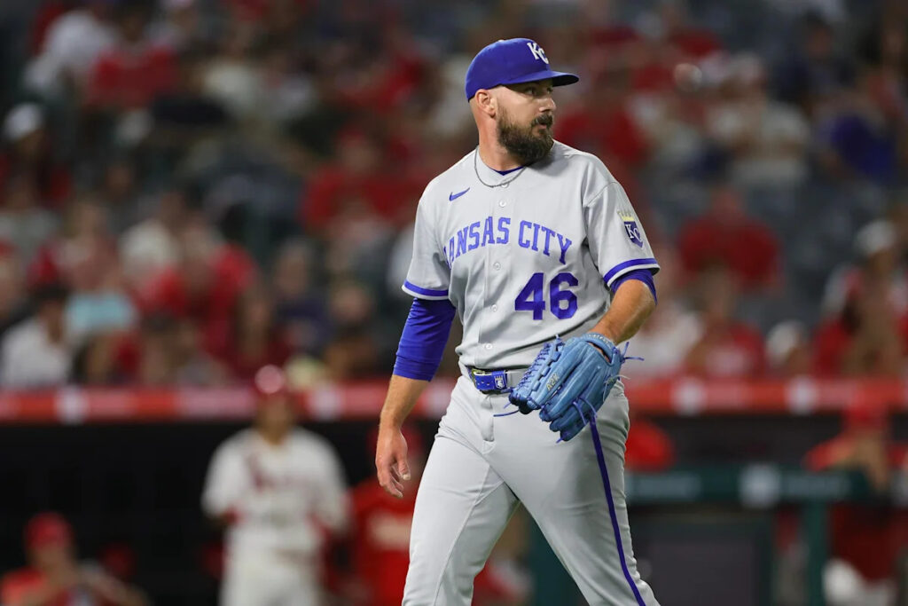 Yankees claim John Schreiber off waivers