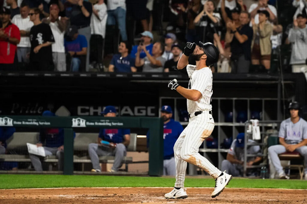White Sox outlast Rangers in South Side slugfest, 11-7