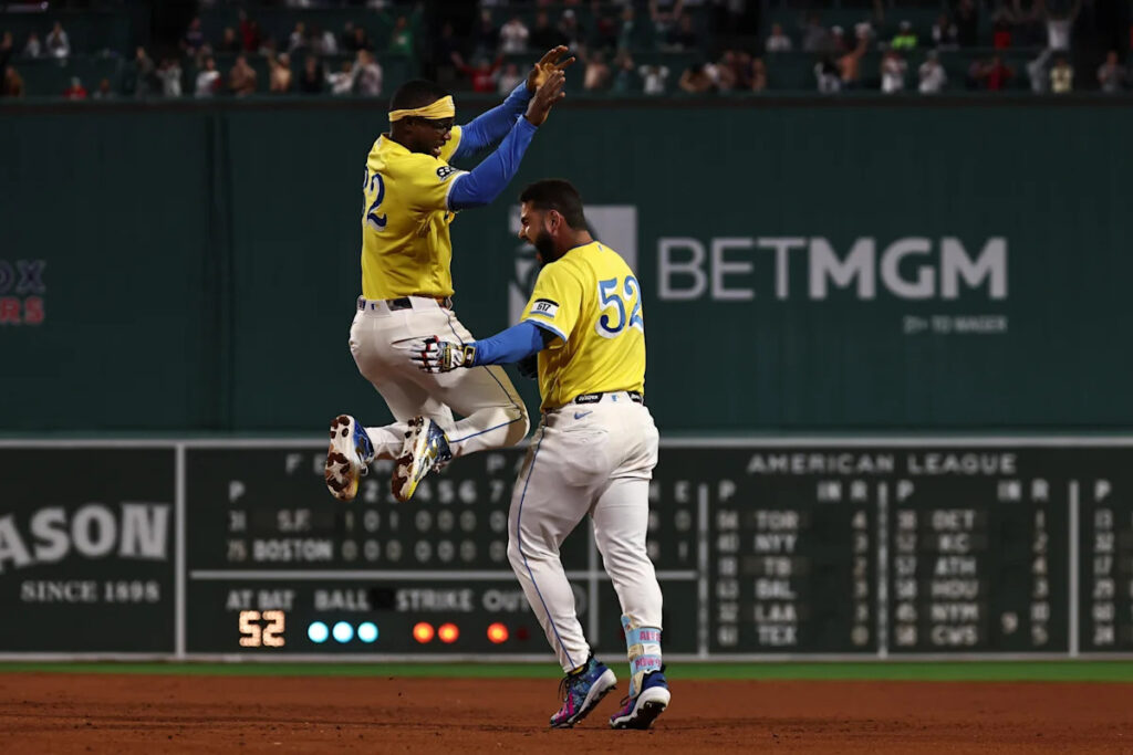The magic hasn’t run out yet, Red Sox beat Giants 3-2 in late-inning thriller The magic hasn’t run out yet, Red Sox beat Giants 3-2 in late-inning thriller