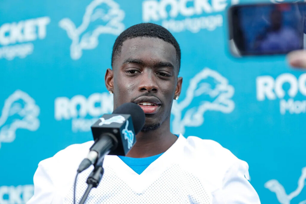 Rams’ rivals sign CB facing 8 felony charges