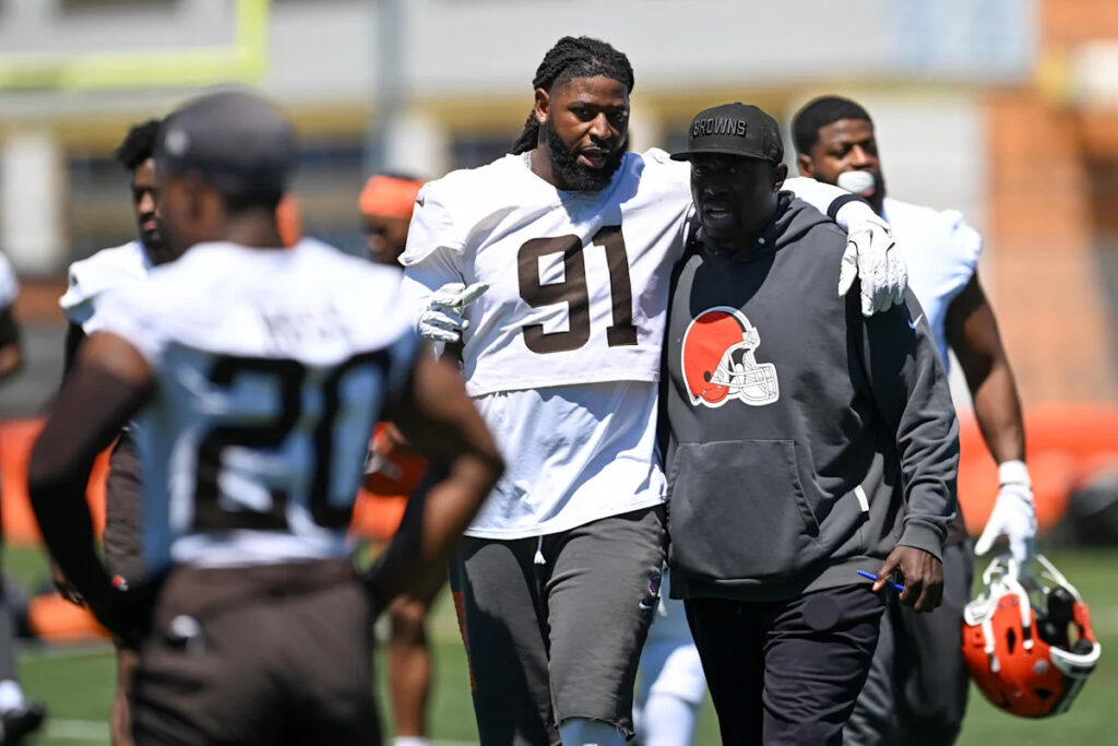 Browns roster: Injury update on Alex Wright and team signs former 1st-round defender Browns roster: Injury update on Alex Wright and team signs former 1st-round defender