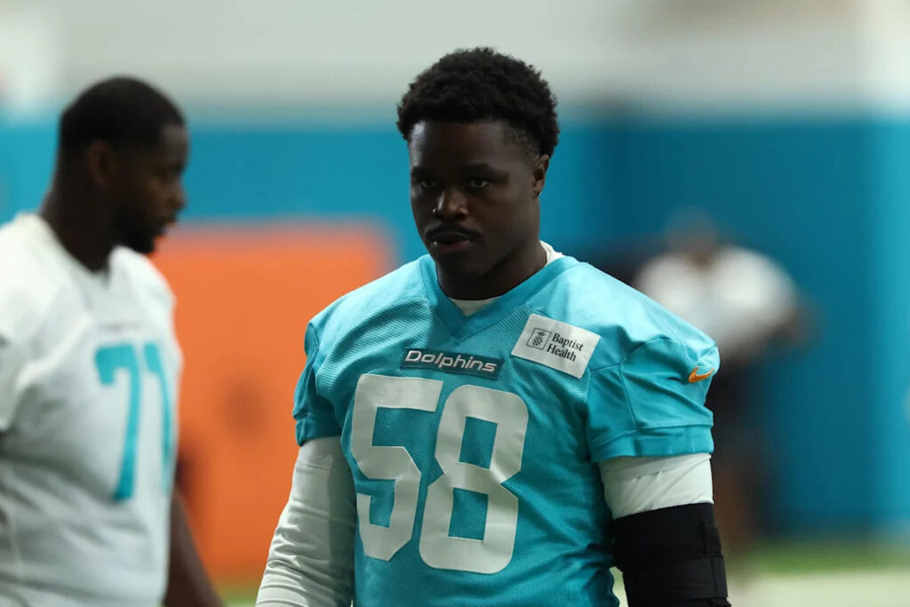 Dolphins bring back Seth Coleman-Lyles