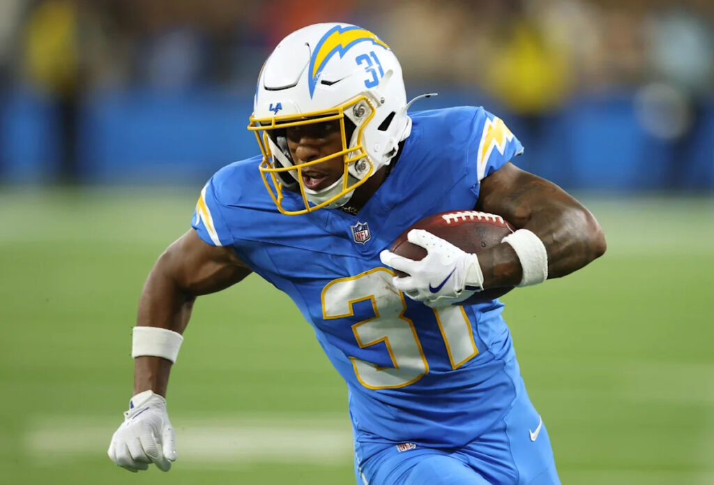 Greg DesRosiers Jr. among PFF’s top performers in Chargers vs. Rams