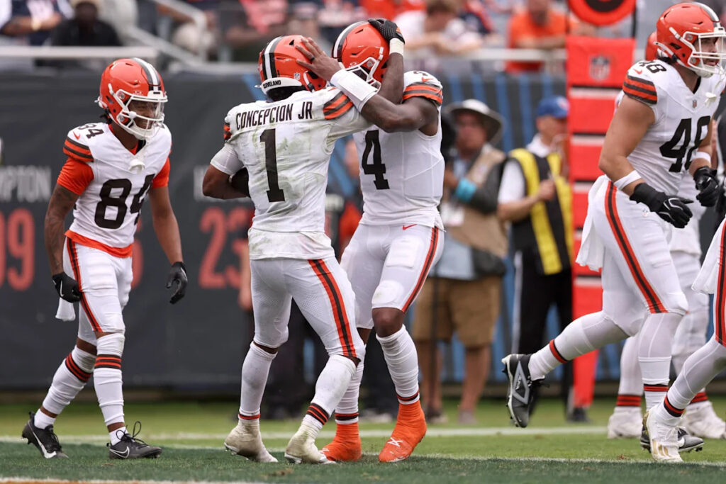 Daily Dawg Chow: QB competition update, Za’Darius Smith returning? Bills schedule Daily Dawg Chow: QB competition update, Za’Darius Smith returning? Bills schedule