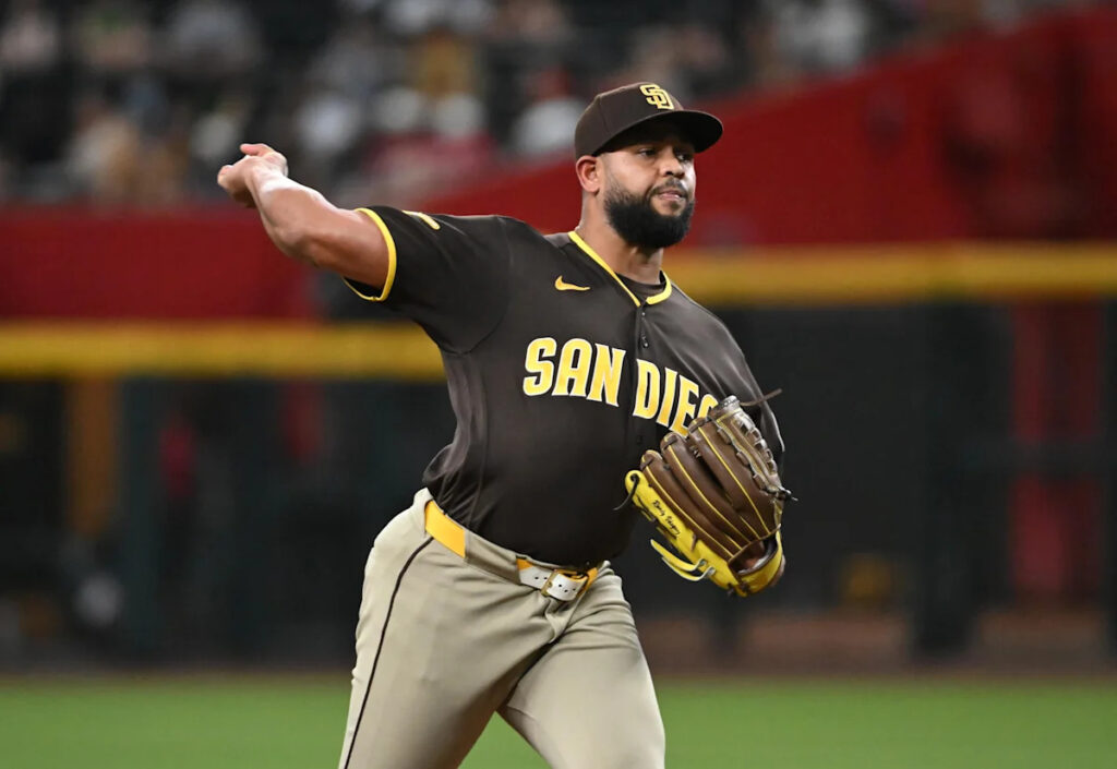 Padres bounce back in big way against Diamondbacks Padres bounce back in big way against Diamondbacks