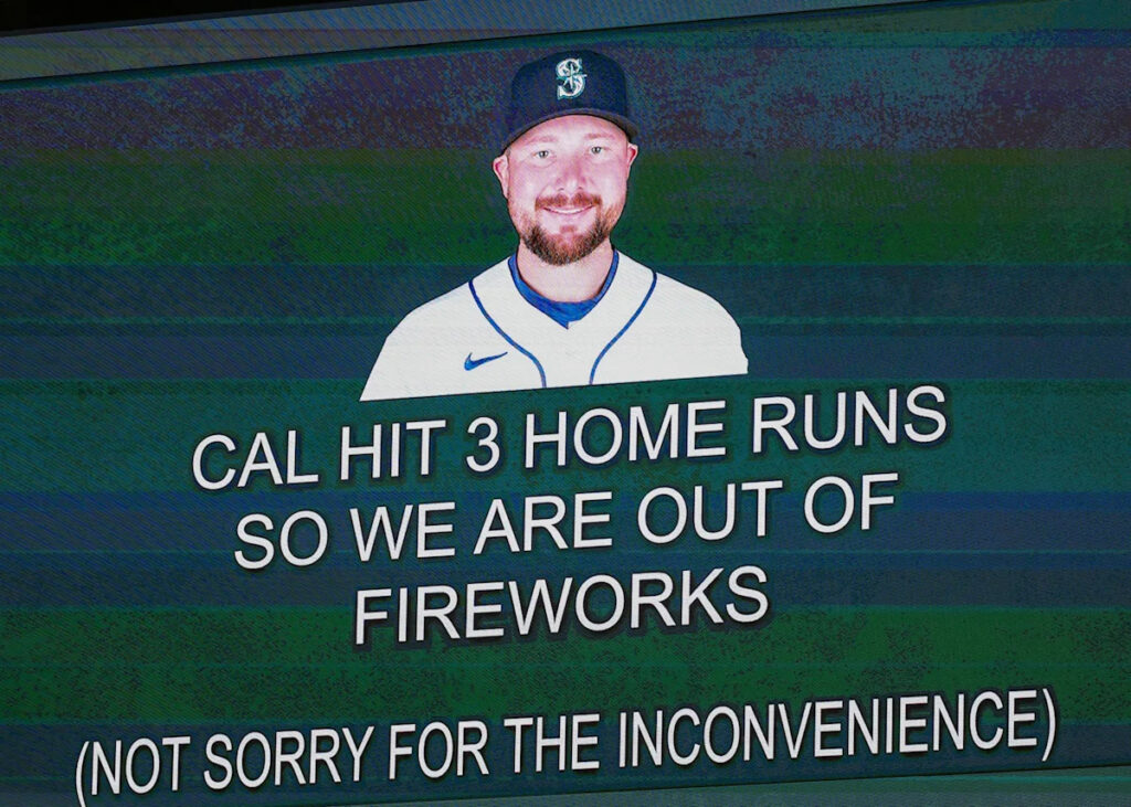 Goldfish memory: Mariners bounce back big against Phillies, 9-2 Goldfish memory: Mariners bounce back big against Phillies, 9-2