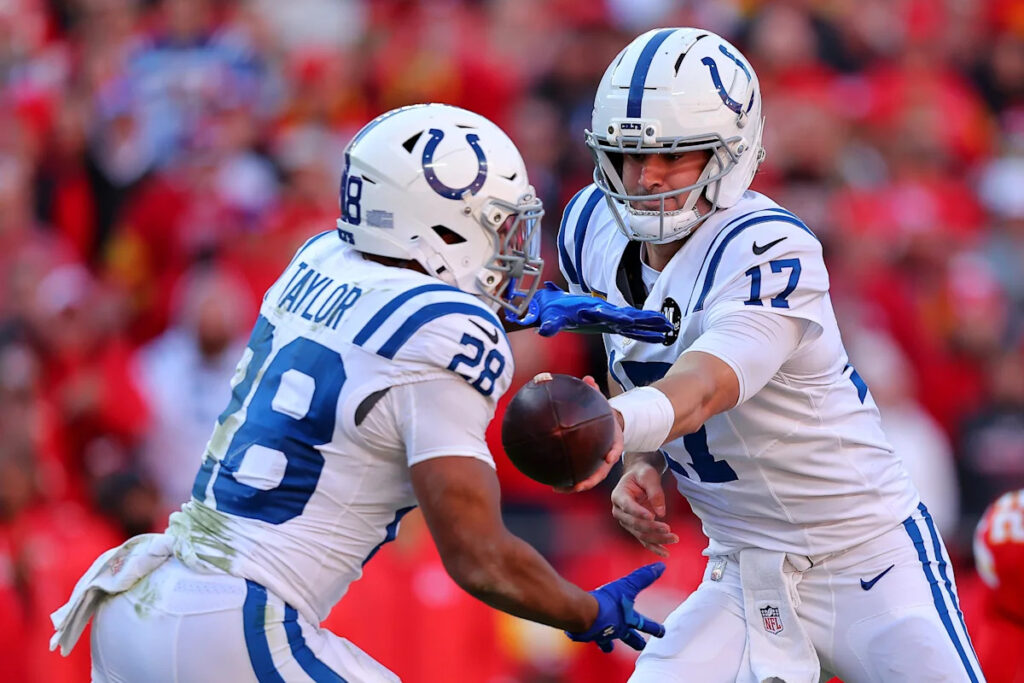 Colts announce Jonathan Taylor’s extension as backfield duo stays ‘on fire’ in lone night practice Colts announce Jonathan Taylor’s extension as backfield duo stays ‘on fire’ in lone night practice