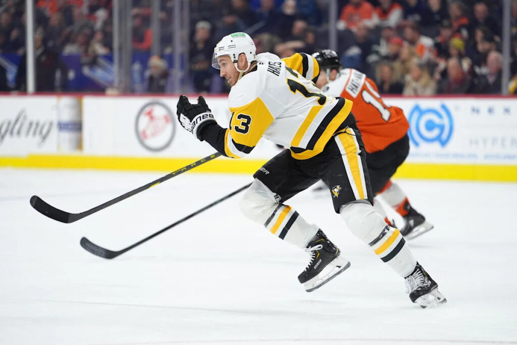 Former Flyers Forward Takes Surprising Next Step in Playing Career