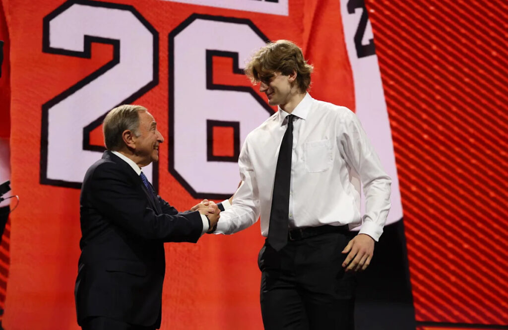 Flyers’ Maksim Sokolovskii Lifts 1,000-lb. Tire in Offseason Training Video