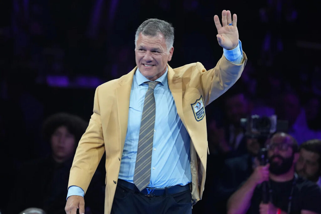 Adam Vinatieri roasts Bill Belichick, girlfriend in Hall of Fame speech