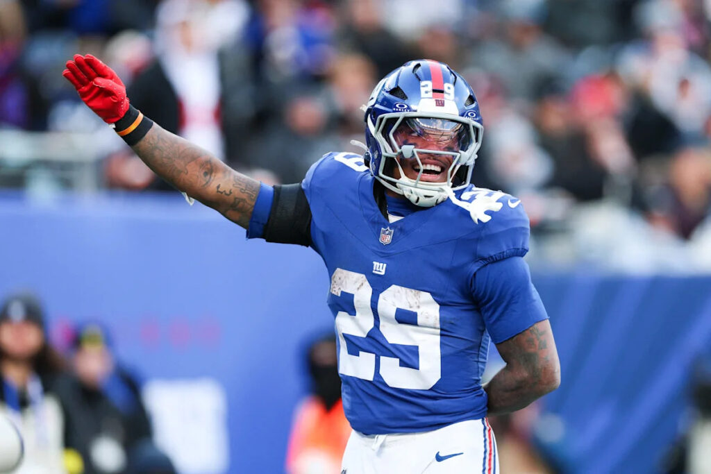 Tyrone Tracy heads to locker room after scary tackle vs. Jets