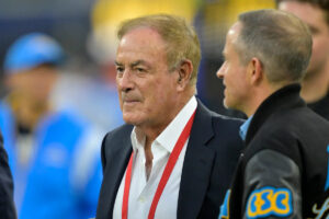Al Michaels cracks Lake Ontario joke amid ongoing name controversy Al Michaels cracks Lake Ontario joke amid ongoing name controversy