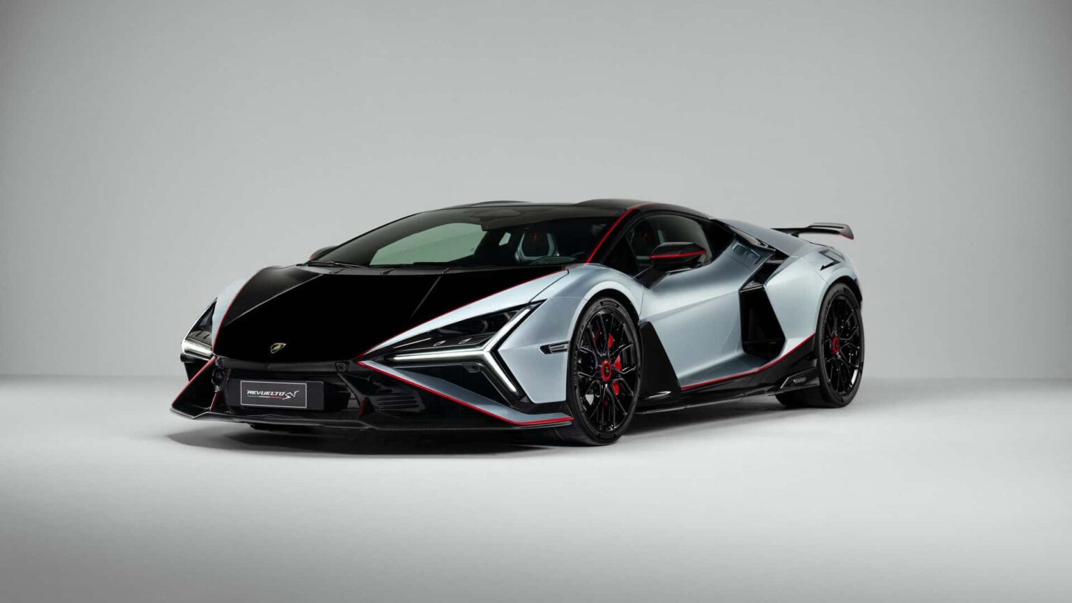 Lamborghini Revuelto SV Revealed: Track-Focused Hybrid V12 Lamborghini Revuelto SV Revealed: Track-Focused Hybrid V12