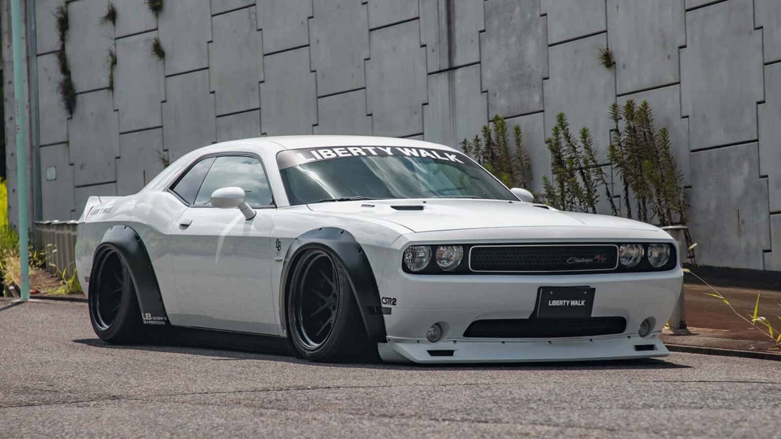 Liberty Walk Dodge Challenger Fighter Jet Widebody Build
