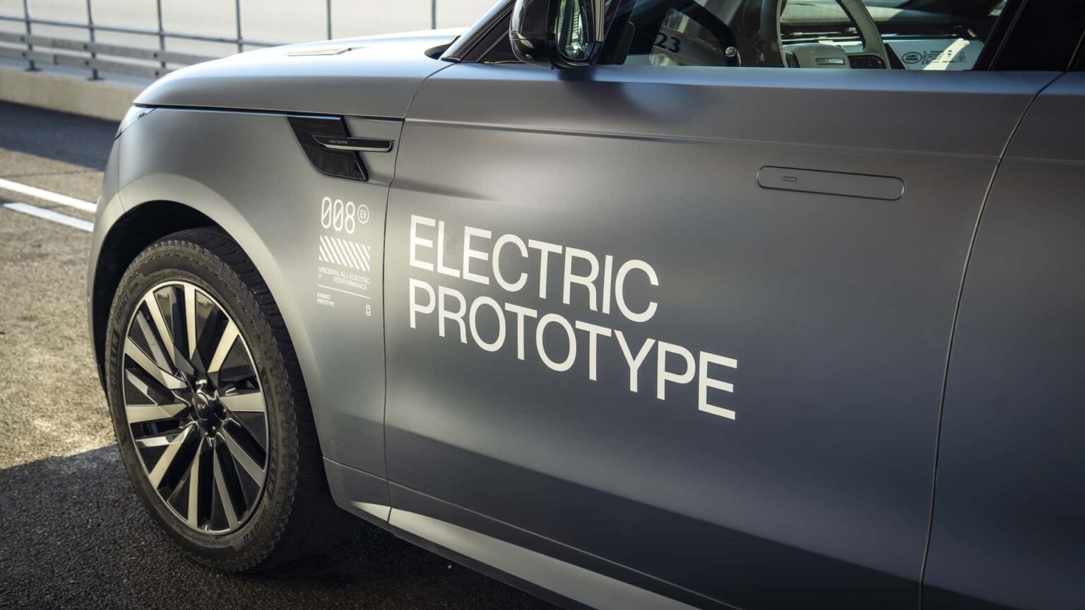 Land Rover Delays Next-Gen Defender Electric To 2030S Land Rover Delays Next-Gen Defender Electric To 2030S