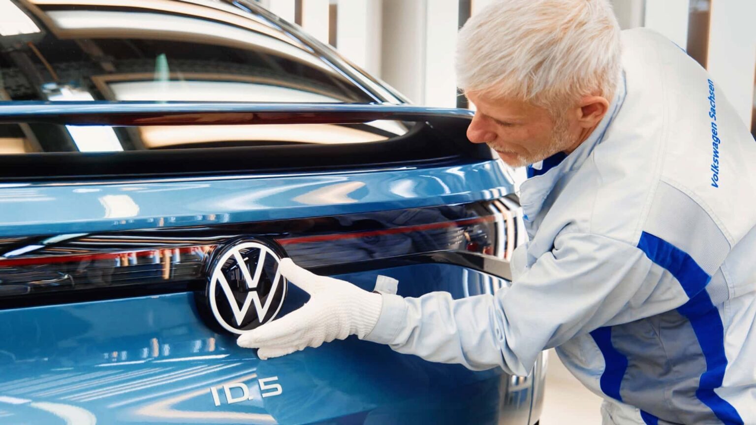 Volkswagen Boss Tells Staff To Brace for Trouble