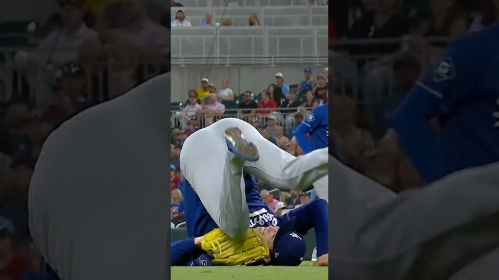 Roki #Sasaki summersault to avoid comebacker! #MLB