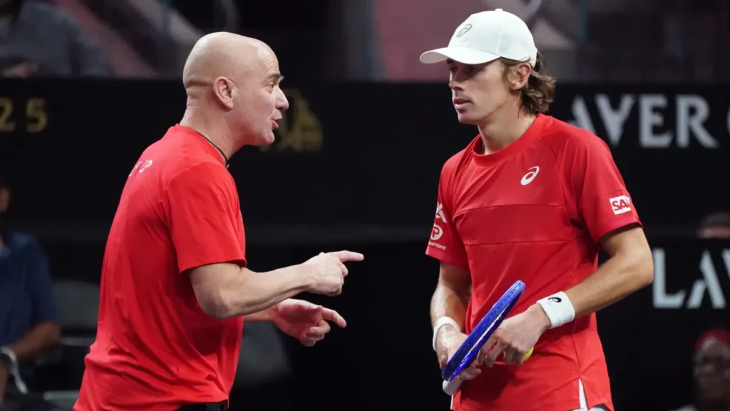 Alex de Minaur left bloodied after winning brutal Laver Cup point to stun Alexander Zverev Alex de Minaur left bloodied after winning brutal Laver Cup point to stun Alexander Zverev