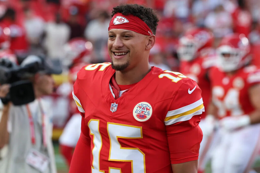 Chiefs vs. Broncos live updates, inactives, where to watch: Patrick Mahomes active for Week 1 after torn ACL in 2025; Bo Nix returns from ankle injury