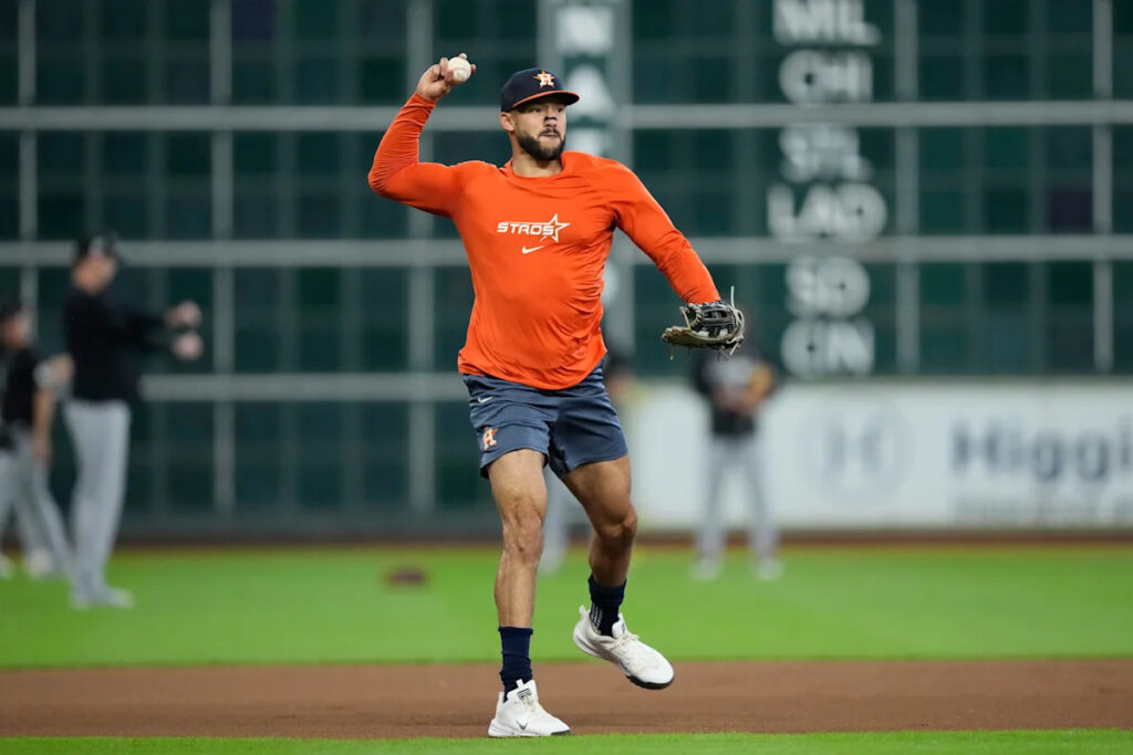 Astros could reportedly move Carlos Correa to second base if he returns before end of regular season