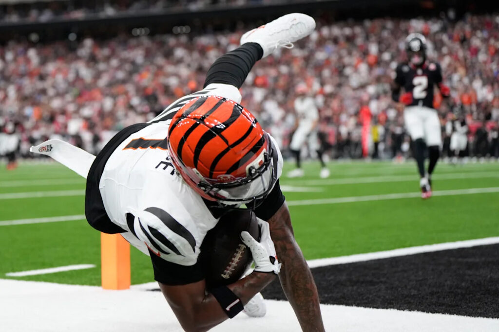 Ja’Marr Chase’s first TD of the NFL season was sensational Ja’Marr Chase’s first TD of the NFL season was sensational