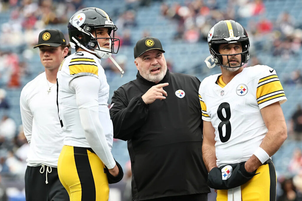 Mike McCarthy ‘committed’ to offense built around Aaron Rodgers, points to offensive line play as source of unit’s struggles Mike McCarthy ‘committed’ to offense built around Aaron Rodgers, points to offensive line play as source of unit’s struggles