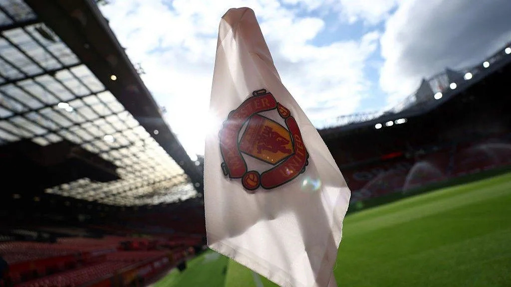 Man Utd still £1bn in debt with £63.5m spent on new stadium Man Utd still £1bn in debt with £63.5m spent on new stadium