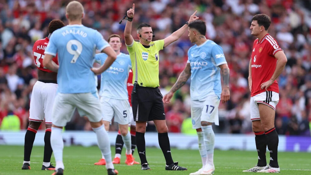 Seeing red in Manchester derby Seeing red in Manchester derby