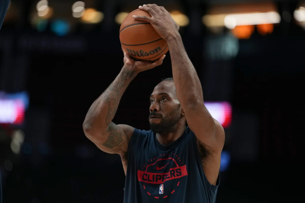 Kawhi Leonard returns to Toronto as Raptors and Clippers complete long-awaited deal Kawhi Leonard returns to Toronto as Raptors and Clippers complete long-awaited deal