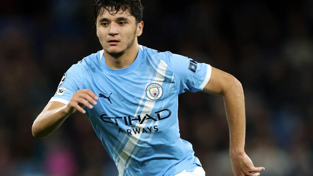 Report: Chelsea considering shock move for Manchester City star
