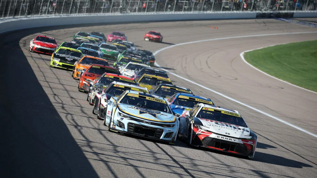 NASCAR Kansas Betting Odds: Favorites, Sleepers and Longshots for Sunday’s Race NASCAR Kansas Betting Odds: Favorites, Sleepers and Longshots for Sunday’s Race