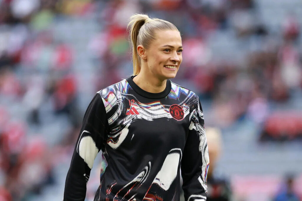 Fridolina Rolfö targets WSL title with Man United ahead of second season in red