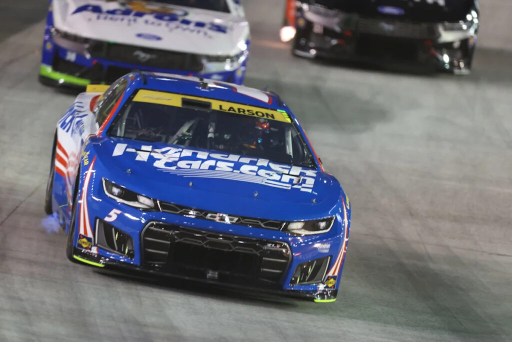 Kyle Larson Takes Over the Chase Lead After Wild Bristol Race Kyle Larson Takes Over the Chase Lead After Wild Bristol Race