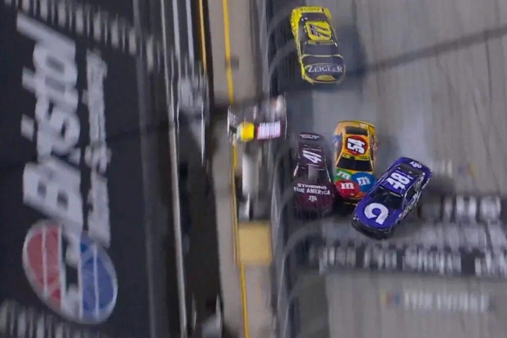 Alex Bowman embarrassed by awkward Bristol crash, admits he didn’t know who the leader was Alex Bowman embarrassed by awkward Bristol crash, admits he didn’t know who the leader was