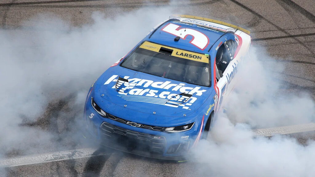 Kyle Larson controls Chase after win at Kansas in 2026
