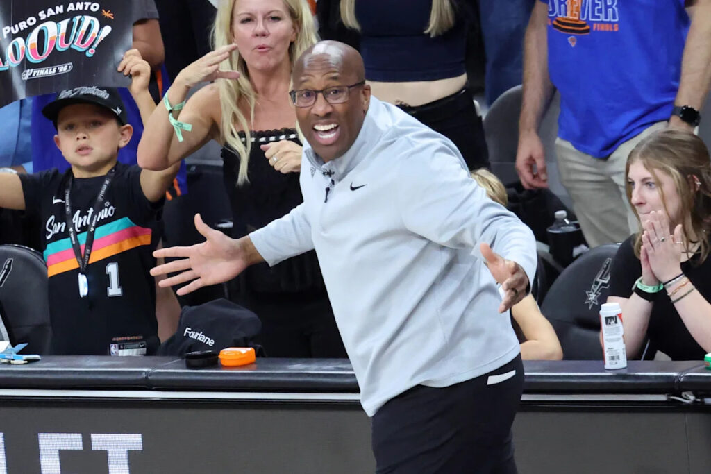 Knicks have Mike Brown’s new replay ‘challenge guy’ after Jordan Brink left for Bulls