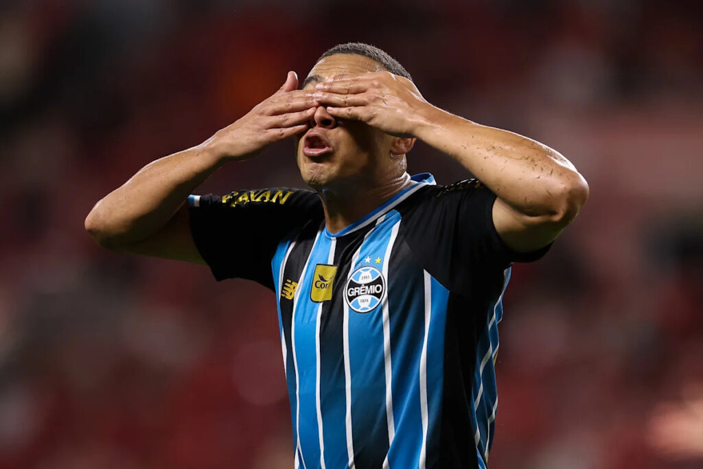 📹 Grêmio too strong, knock out Inter and reach Copa do Brasil semis