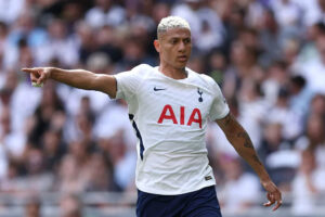 Brazilian club opens talks to try to sign Richarlison