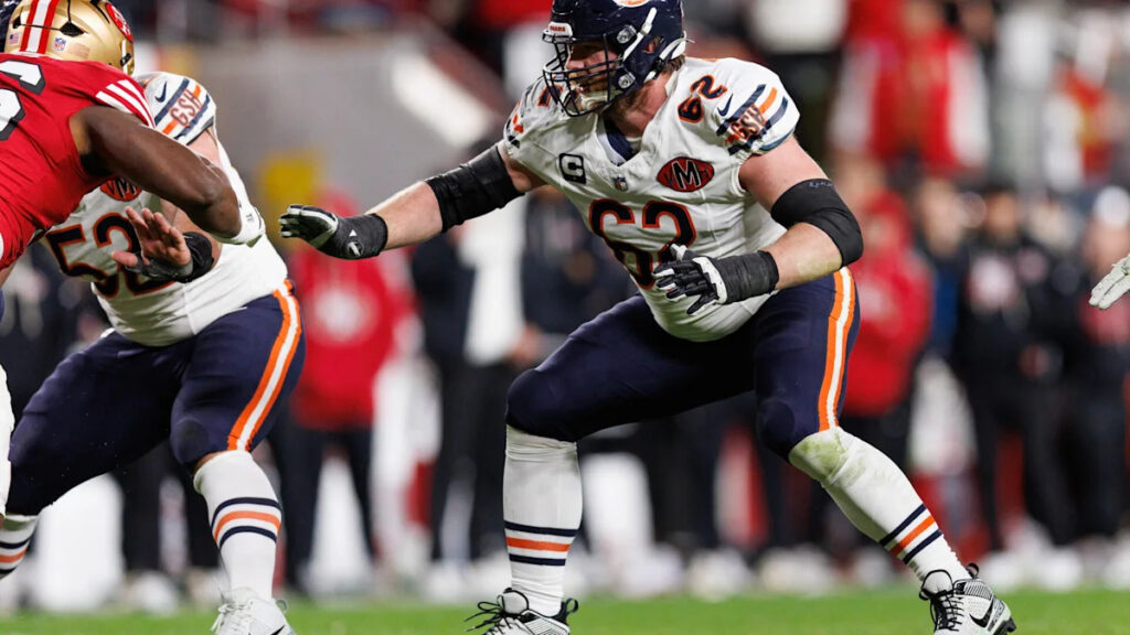 Bears restructure Joe Thuney, Dayo Odeyingbo, T.J. Edwards contracts