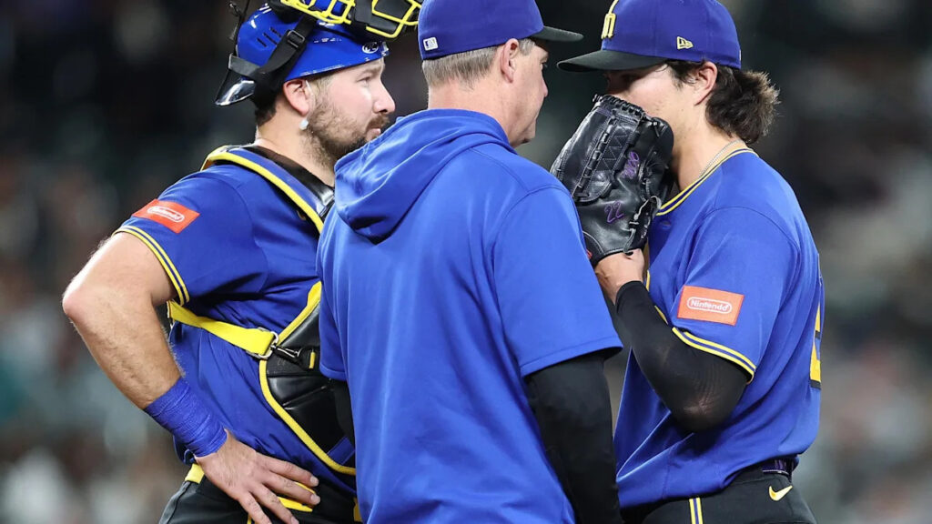 Mariners play slopball, lose sloppy game to Angels, 6-4