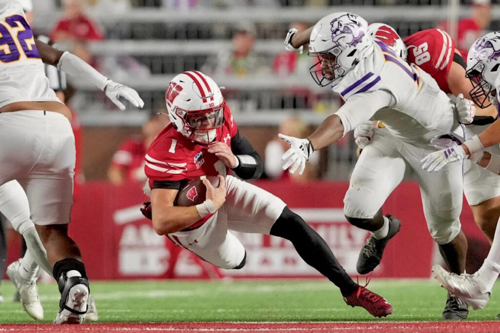 Badgers snap counts, grades on offense vs. Western Illinois: There’s a new leader in RB snaps Badgers snap counts, grades on offense vs. Western Illinois: There’s a new leader in RB snaps