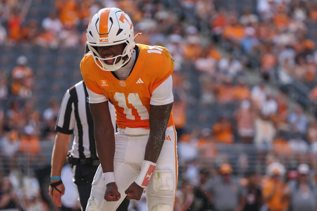 Tennessee rolls through Furman 56-9 Tennessee rolls through Furman 56-9