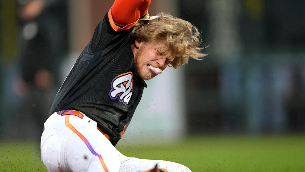 Giants run selves out of rallies, fall to Twins, 3-2
